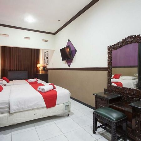 Hotel Reddoorz @ Urip Sumoharjo Surabaya Exterior foto