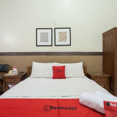 Hotel Reddoorz @ Urip Sumoharjo Surabaya Exterior foto