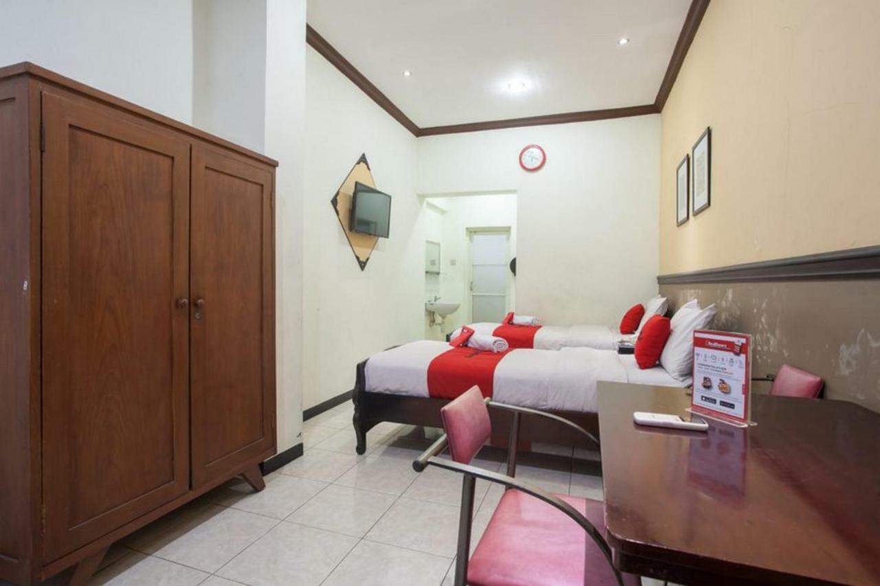 Hotel Reddoorz @ Urip Sumoharjo Surabaya Exterior foto