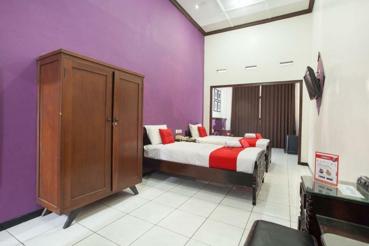 Hotel Reddoorz @ Urip Sumoharjo Surabaya Exterior foto