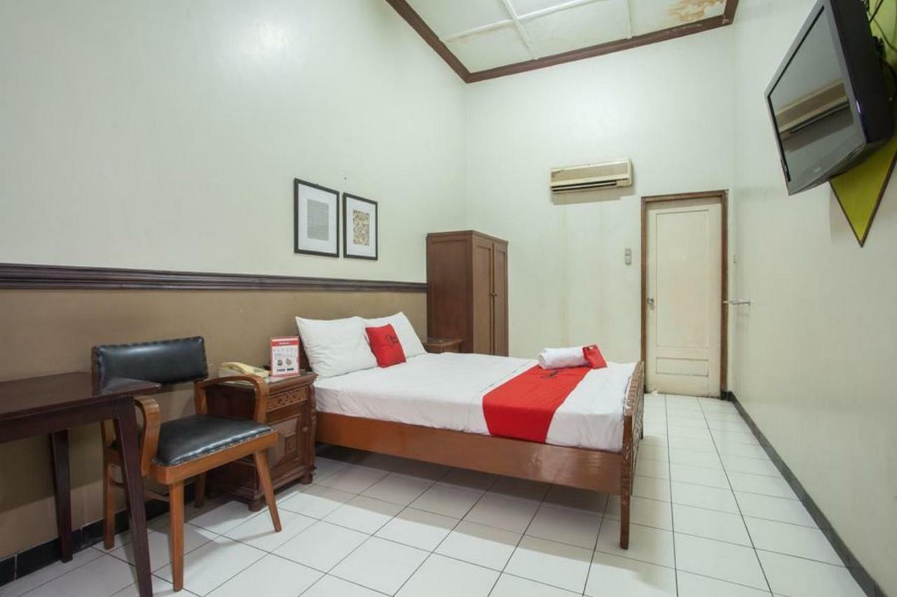 Hotel Reddoorz @ Urip Sumoharjo Surabaya Exterior foto